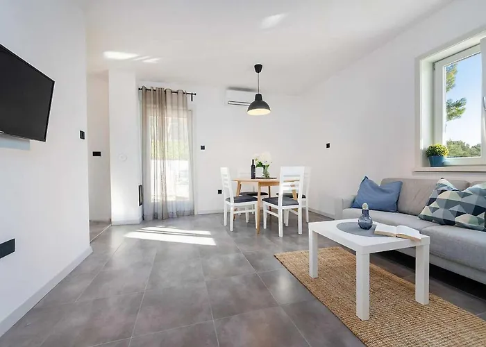 Apartman App Marina 3 *